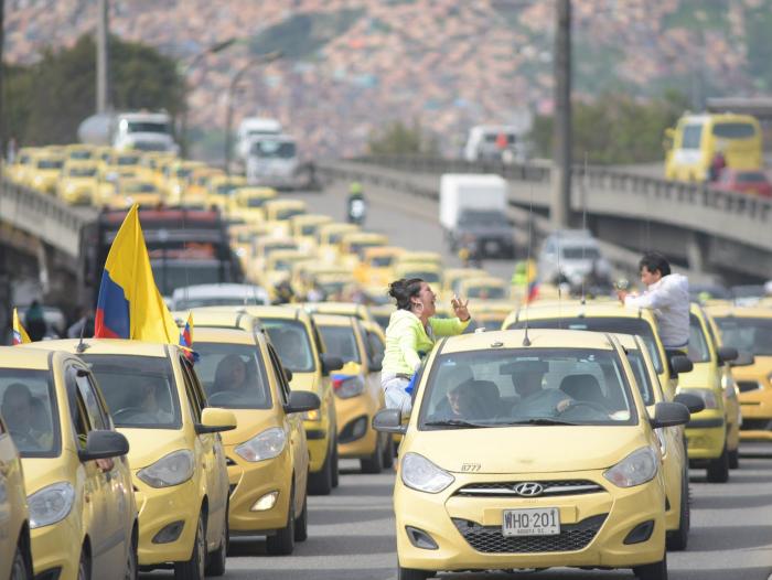 ¿A quién estará trasladando Uber, que la justicia colombiana no puede actuar contra ella?