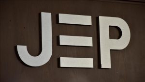 Inicia búsqueda de firmas para suprimir la JEP y reemplazar a magistrados
