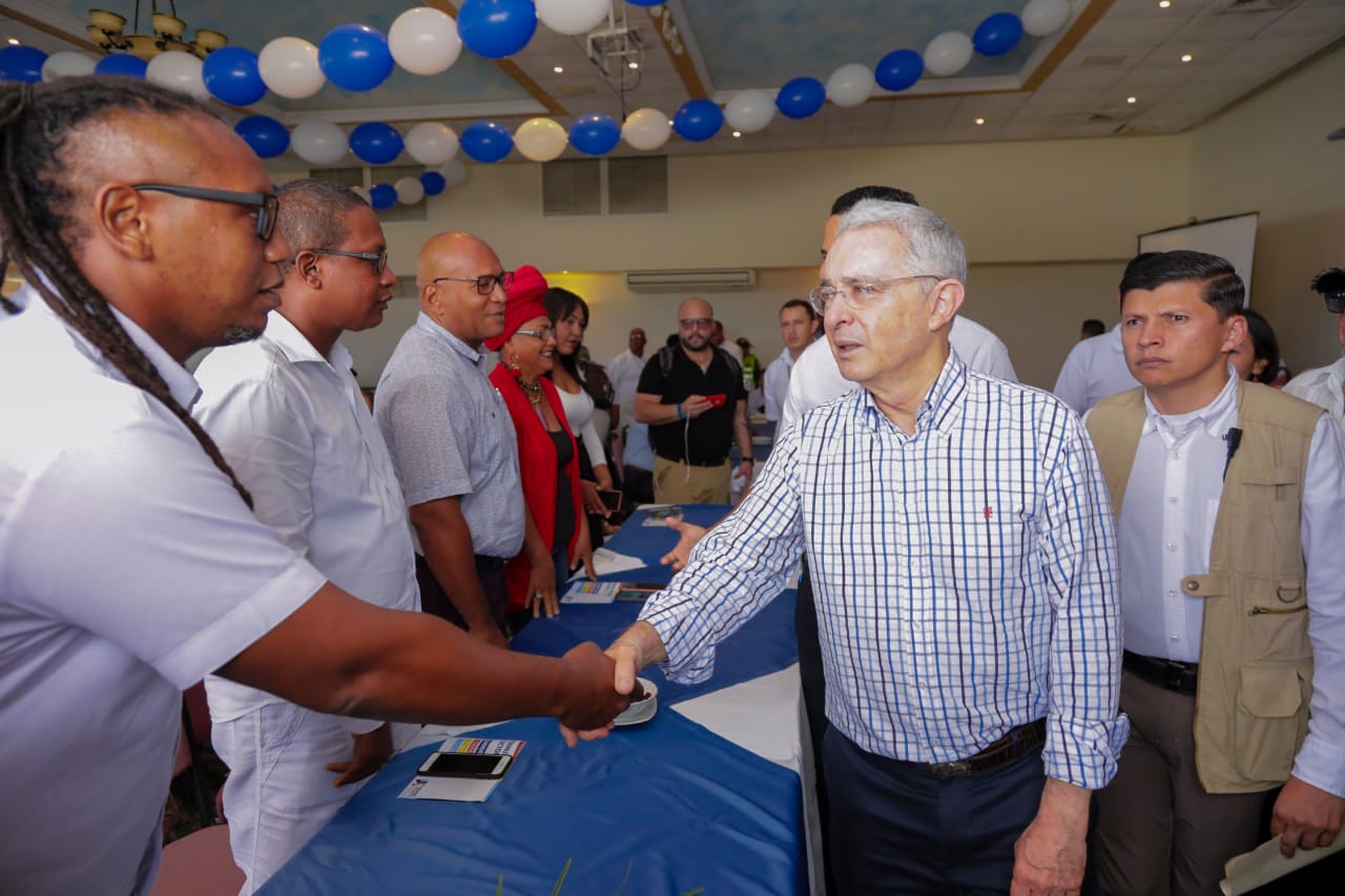 Uribe invita a marchar para defender decreto del presidente Duque que prohibió consumo y porte de drogas en sitios públicos