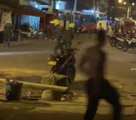 VIDEO: Policía y comunidad se enfrentan en Barrio Antioquia