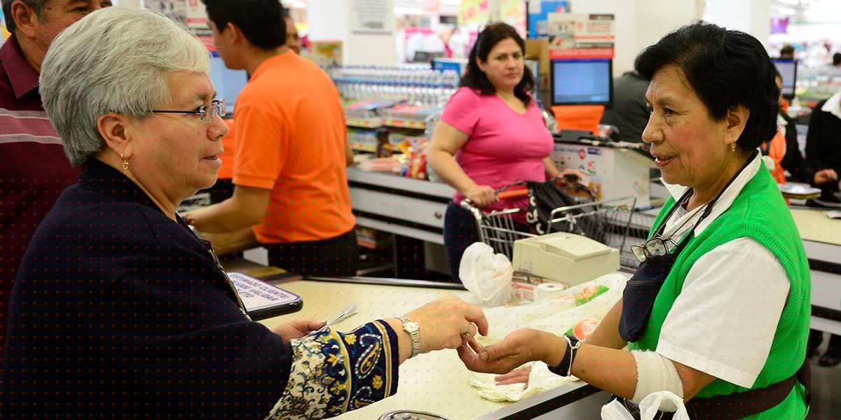 Beneficios tributarios a empresas que contraten mujeres mayores de 40 años y hombres de 50