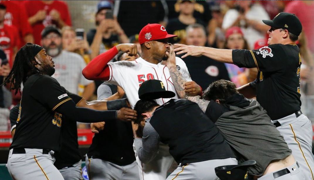 (Video) En batalla campal terminó partido de béisbol de las Grandes Ligas