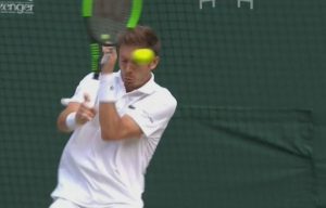 (Video) Farah le pegó accidentalmente un pelotazo en el ojo a Mahut en la final de dobles en Wimbledon