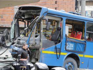 Grave accidente de 2 buses de SITP deja 70 lesionados