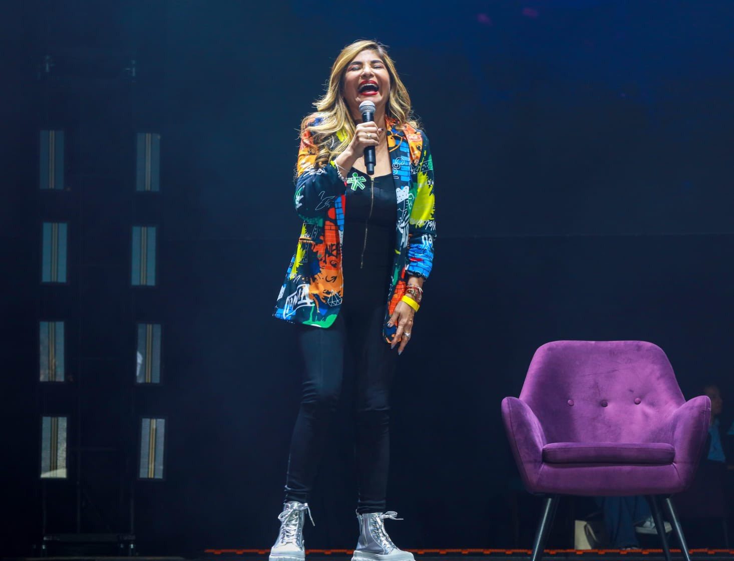 Luz Dana Leal cuenta historias berracas en su nuevo podcast