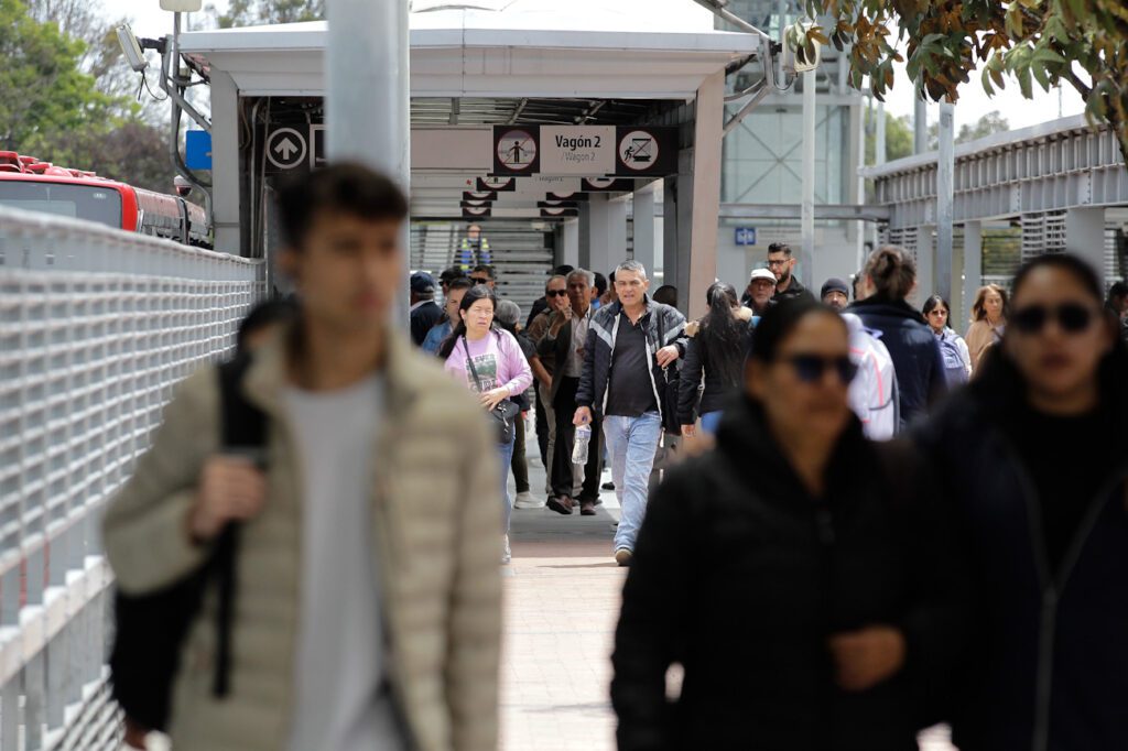 Emergencia en estación Av. Jiménez: cierre y evacuación total