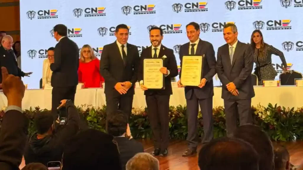 Abelardo de la Espriella recibió credencial como presidente electo