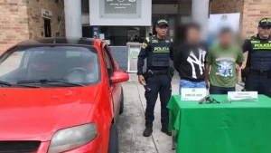 Capturan dos hombres armados en Engativá, Bogotá