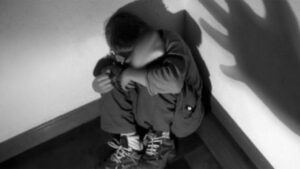 Condenan a 30 años de prisión a un hombre que agredió sexualmente a sus tres hijo