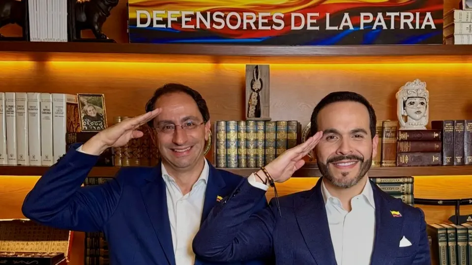 Prohibido amar a Colombia: La ridícula orden judicial que deja a De La Espriella sin poder decir «Firmes por la patria»