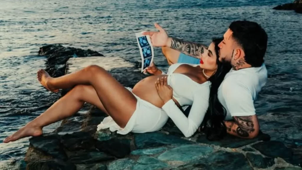 ¡Confirmado! Karina García y Kris R rompen las redes al anunciar que serán papás