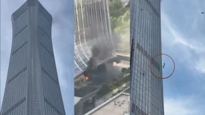 ¡Pánico en Pekín! Avioneta se estrelló contra el China Zun, el rascacielos más alto de la capital