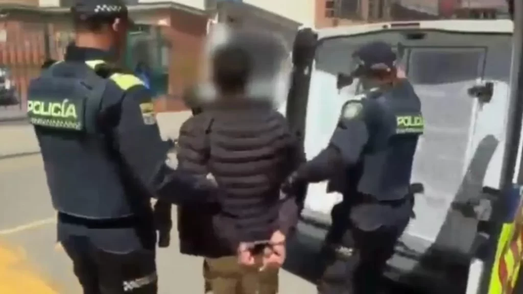 ¡Pensó que se iba a salvar! Fletero robó a dos mujeres en Bosa y terminó capturado en un cementerio