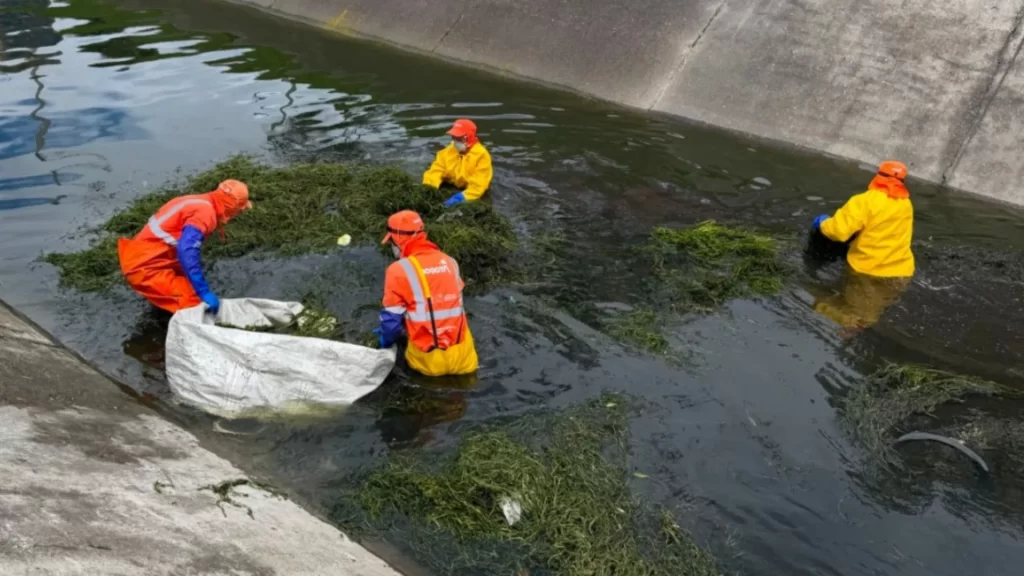¡Una cifra impresionante! Sacan 240 toneladas de basura del Canal Castilla en Kennedy