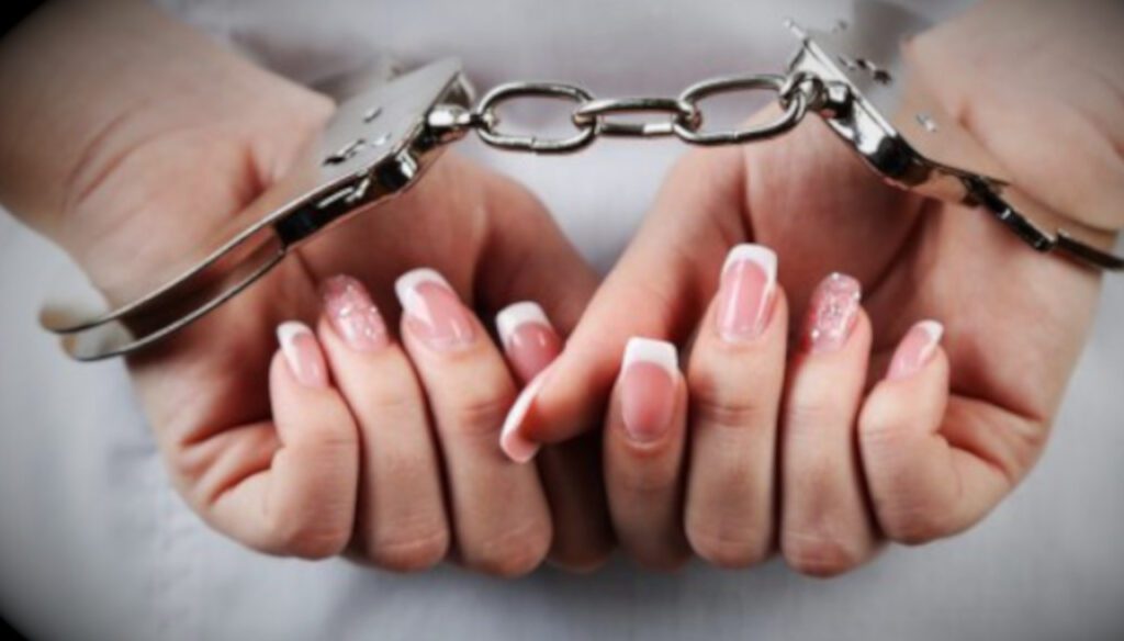 Apuñaló y mató a su esposo en medio de una discusión en Bogotá: a la cárcel la mandaron