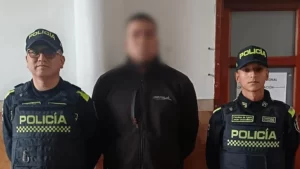 Capturan a falso asesor bancario acusado de hacer el ‘cambiazo’ de tarjetas en Bogotá Capturan a falso asesor bancario acusado de hacer el ‘cambiazo’ de tarjetas en Bogotá