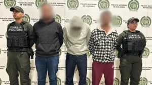 Capturan en Bogotá a tres presuntos extorsionistas que engañaban con falsas encomiendas