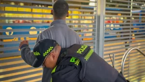 Incautan más de 25.000 armas en TransMilenio