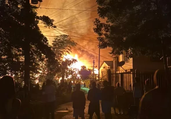 Incendio dejó dos muertos y casas destruidas en Quibdó