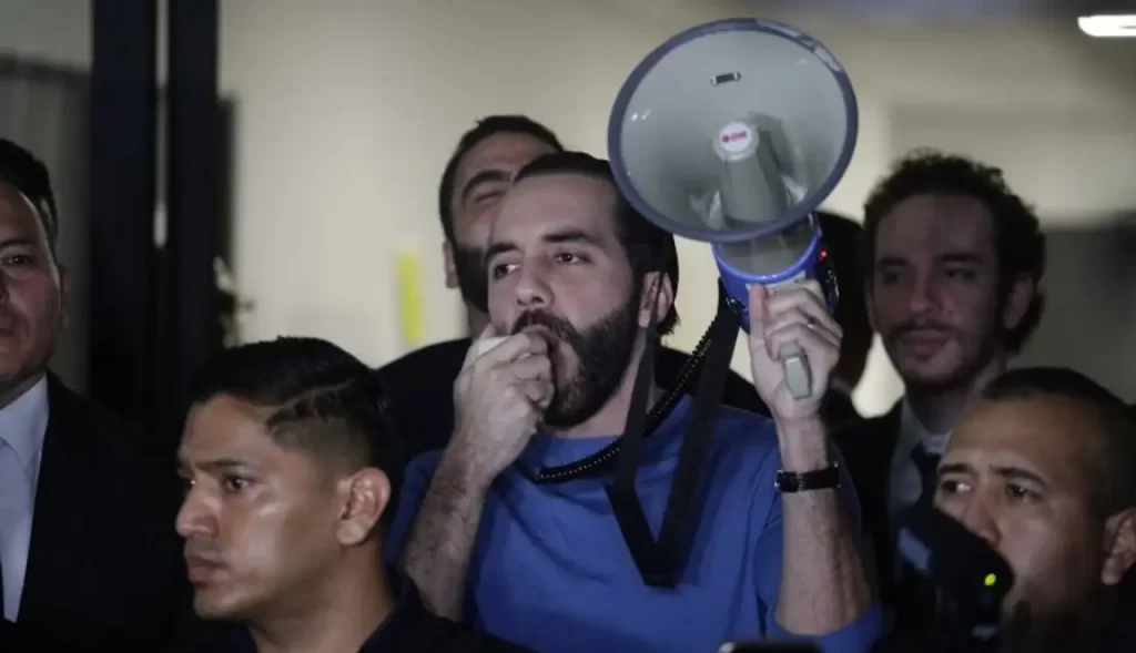 Nayib Bukele oficializa su candidatura presidencial tras arrasar en las primarias de su partido «Nuevas Ideas»