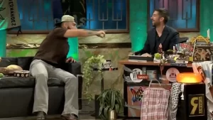 ¡Apuesta en televisión! Manuel Turizo reta a famoso presentador español a que se ponga la camiseta de Colombia si llegan a la final ¡Apuesta en televisión! Manuel Turizo reta a famoso presentador español a que se ponga la camiseta de Colombia si llegan a la final