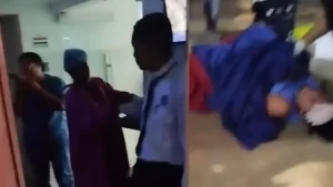 ¡Indignación en Cartagena! Mujer da a luz en la calle luego de que no la atendieran en una clínica