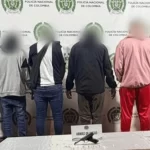 ¡Lo que parecía una simple infracción destapó un delito! Cuatro capturados con un arma en Chapinero
