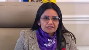 ¡Por peculado y maltrato! Angie Rodríguez cumplió y denunció a Gustavo Petro ante la Comisión de Acusación.